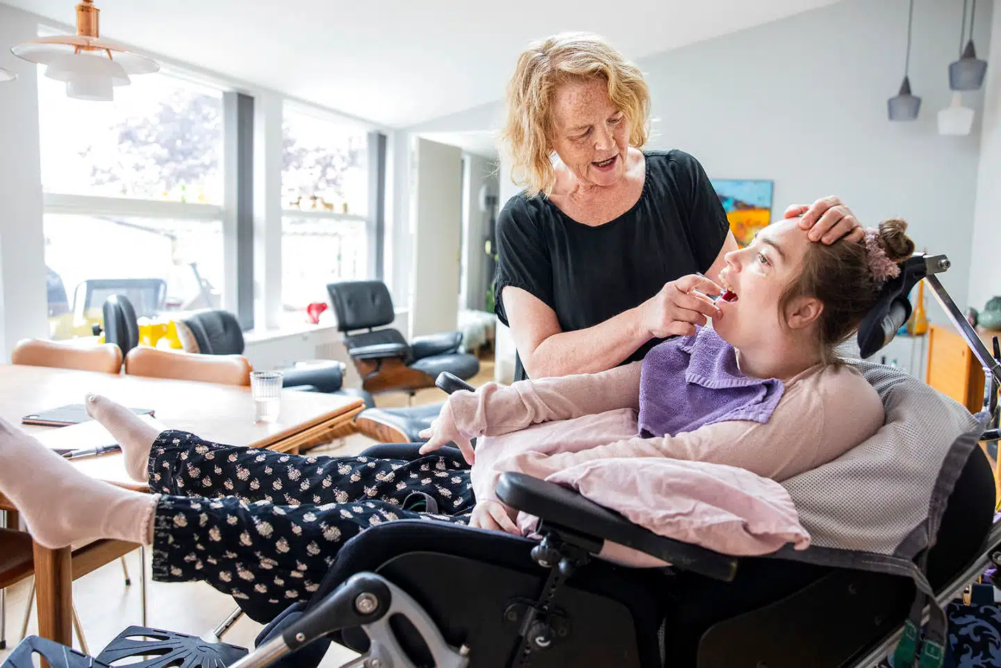 Hanne Jørstad har passet sin multihandicappede datter, Silje, med sin mand de sidste 33 år.