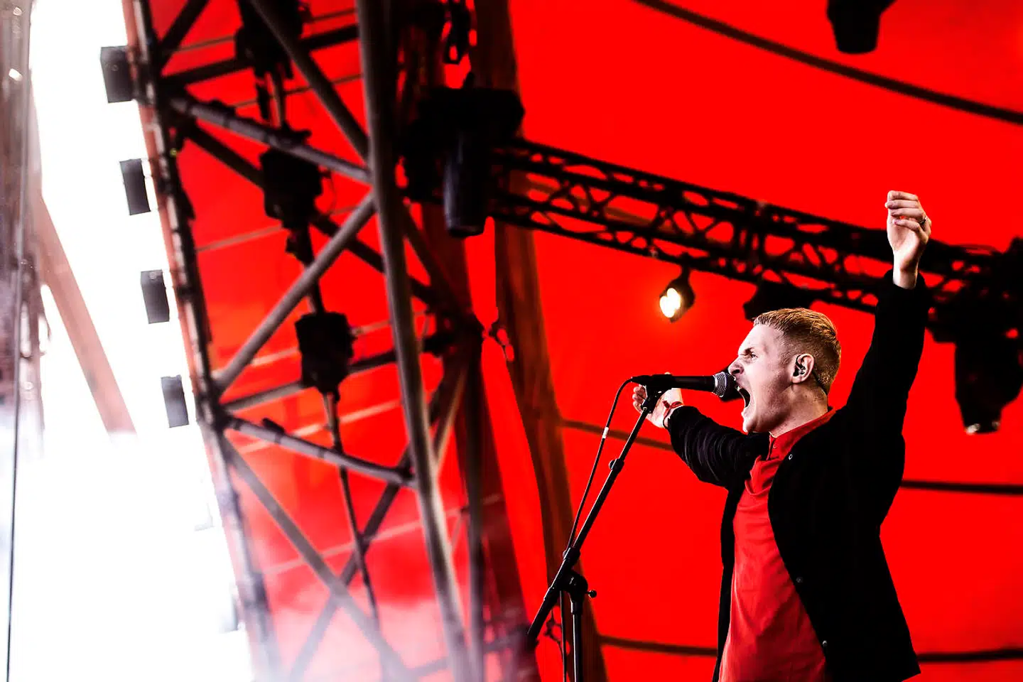 I 2015 åbnede Minds of 99 Orange Scene på Roskilde Festival. I dokumentaren »HVA' SÅ ROSKILDE?« taler Niels Brandt (forsanger), Louis Clausen (trommer) og Jacob Bech-Hansen (synth) om hvad Roskilde Festival gør for kunstnere, der er ved at bryde igennem.