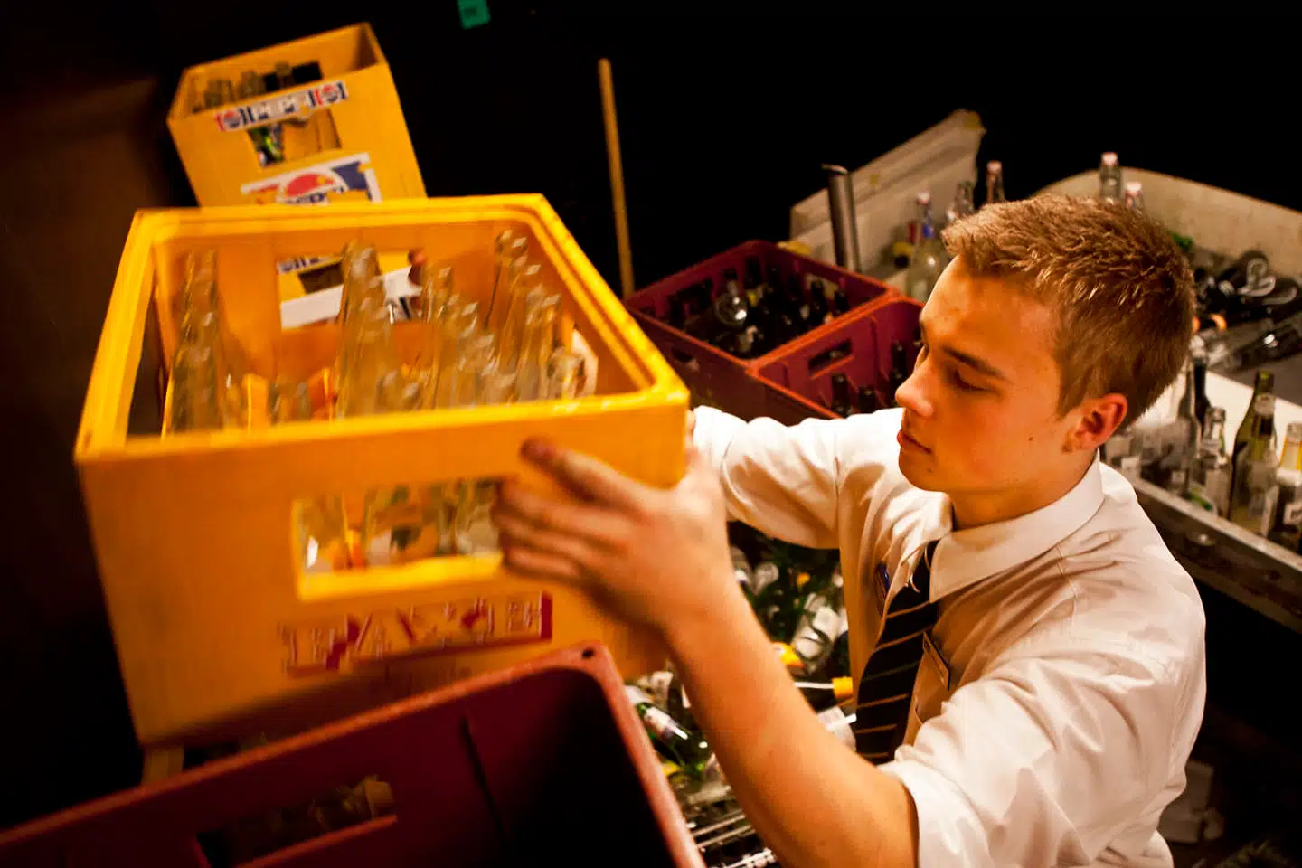 »Faktisk er det kun hver fjerde 13-17-årig, der arbejder et sted, hvor regler er noget, man overholder,« skriver Frederik Enevoldsen.