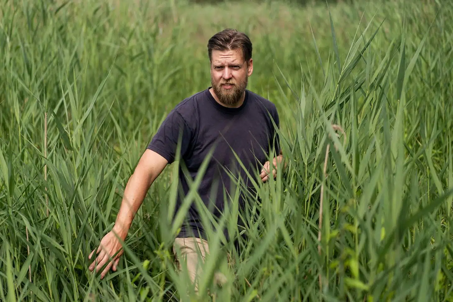 »Jeg kan varmt anbefale Torsten Schmidts (fra restaurant Barr, red.) svampesmør, som jeg fryser ned hvert år i små portioner, så jeg kan bruge en klat, når jeg laver for eksempel risotto eller gryderetter,« siger Mikkel-Lau Mikkelsen om sin yndlingsret blandt appens opskrifter.