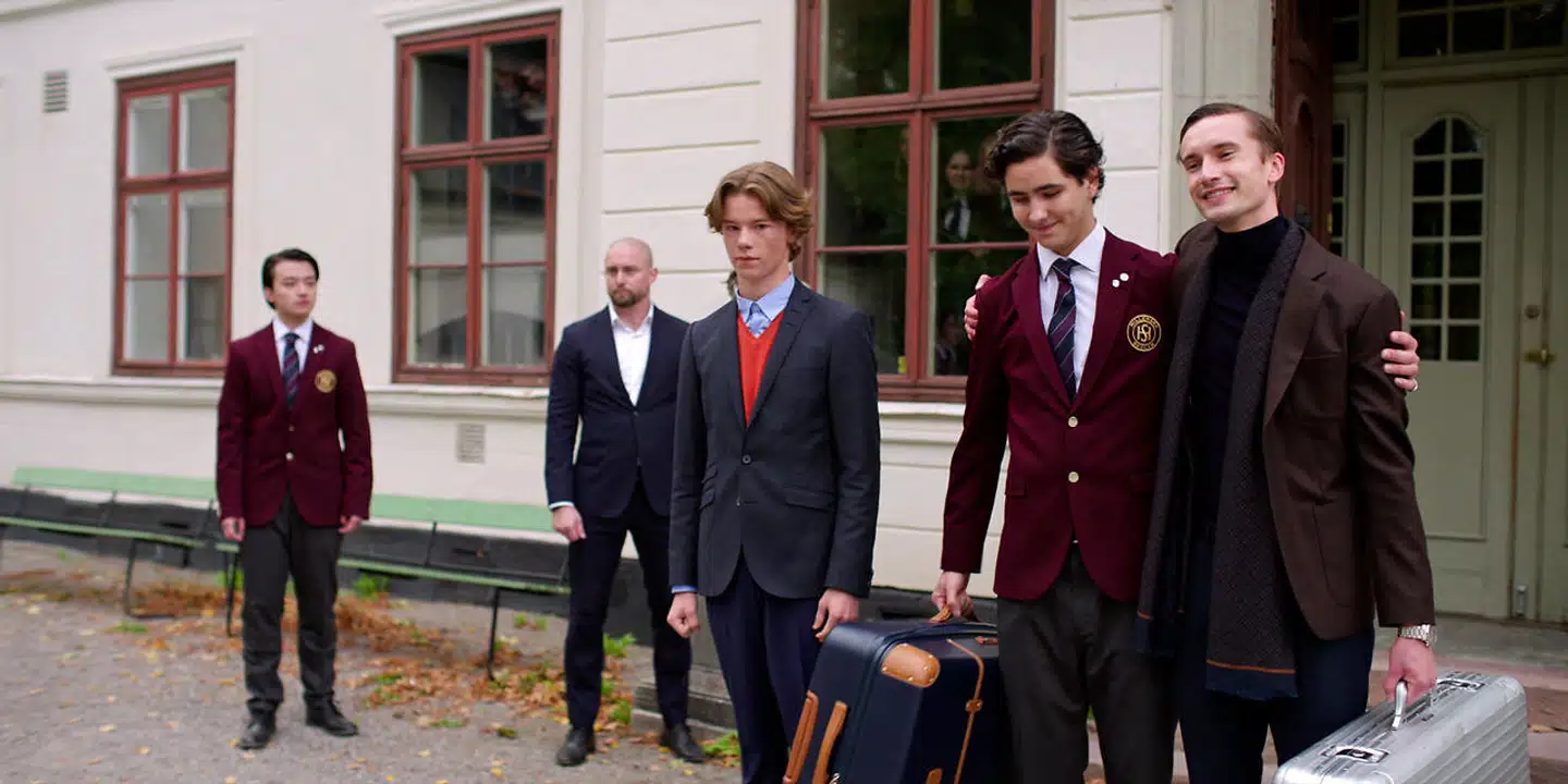 August – nummer to fra højre – er øretæveindbydende på 27 måder, men bliver i løbet af serien en stadig mere kompleks karakter.