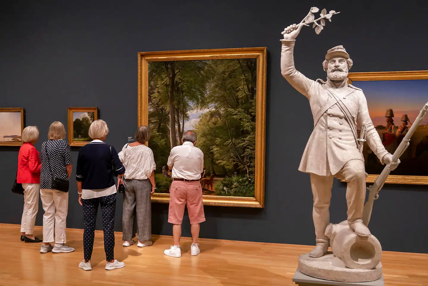 Der er en øget interesse for kunst. Det mærker både museerne, som indtil coronakrisen havde stigende besøgstal, og gallerierne, som sælger mere kunst. Billedet er fra Statens Museum for Kunst.