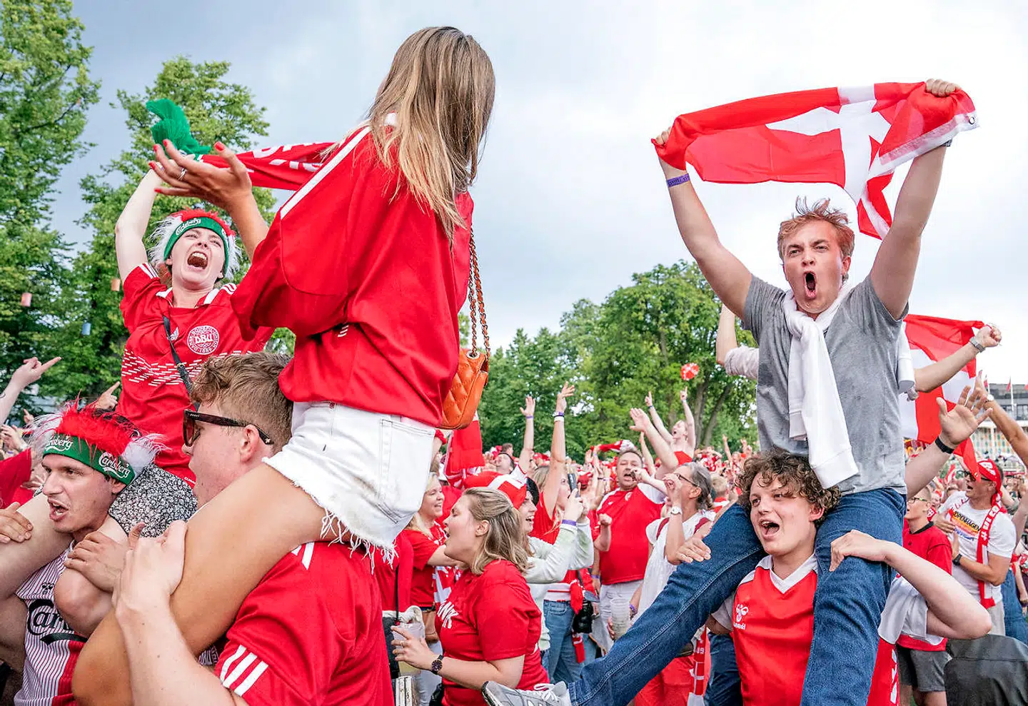 Alle i Tivoli brød ud i en euforisk stemning, da Danmark vandt mod Tjekkiet i lørdags og kvalificerede sig til semifinalen.