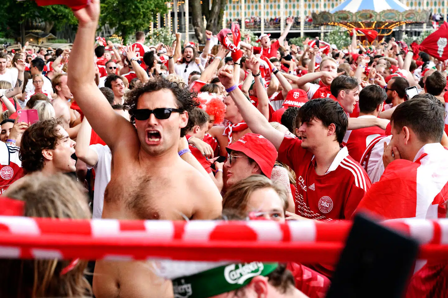 Uniformen for nogle var bar kasse.