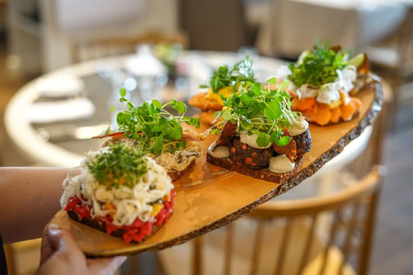 Der er både klassikere og nytænkning af smørrebrødet ved festivalen i Tivoli.