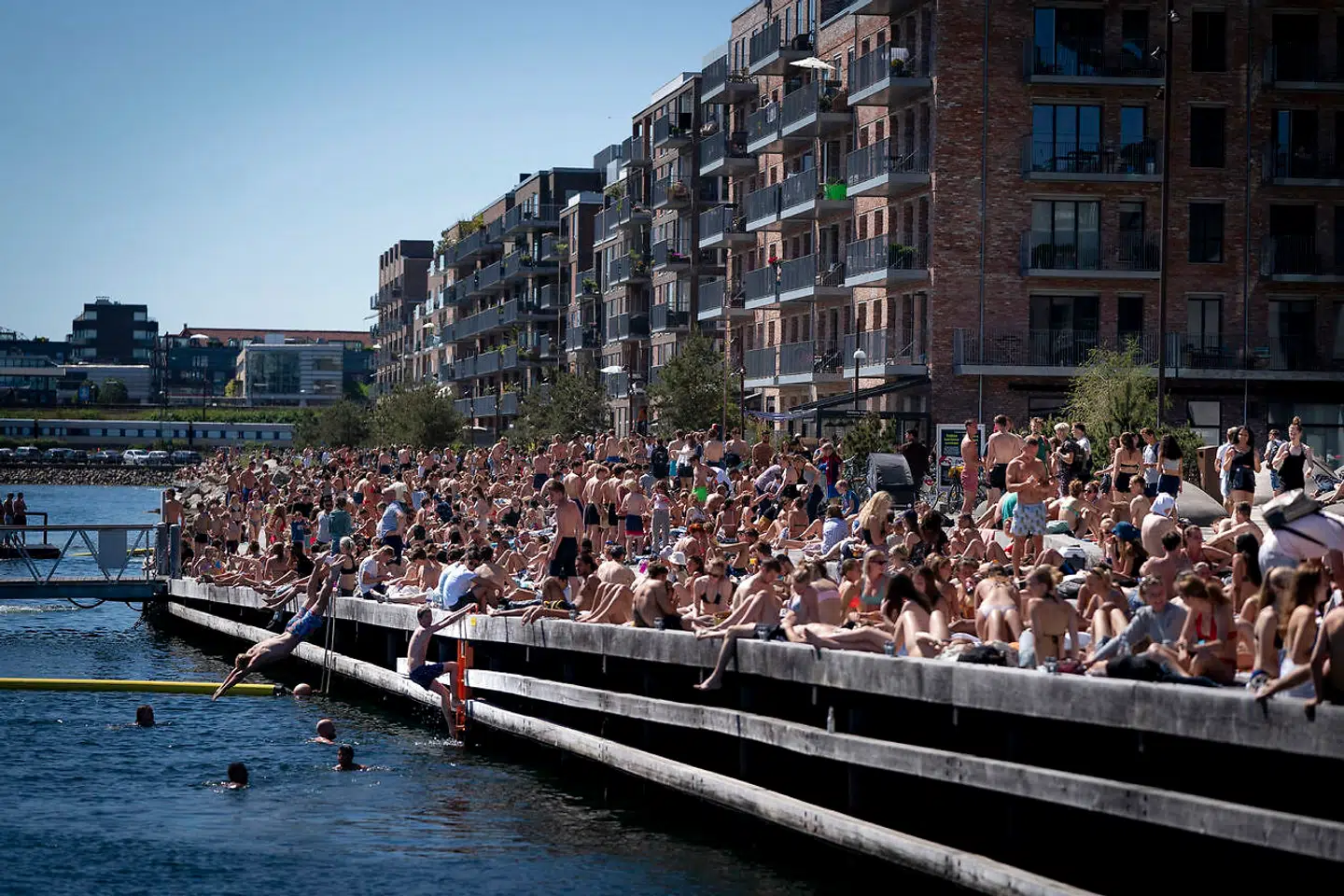 Beboerne i Marmorbyen – et område ved Nordhavn – har før oplevet at finde brugte tamponer og smadrede flasker efter en lang soldag, hvor folk udefra strømmer til. På billedet ses Sandkaj over for Marmorbyen, der også tillokker mange mennesker. Arkivfoto.