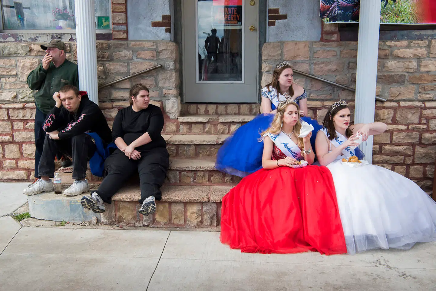 Under Wild Turkey Festival i McArthur, Ohio, mødte Michael Bjerre og fotograf Søren Bidstrup 99 skønhedsdronninger, der var rejst til landsbyen fra hele Ohio for at gå med i en parade under festivalen.