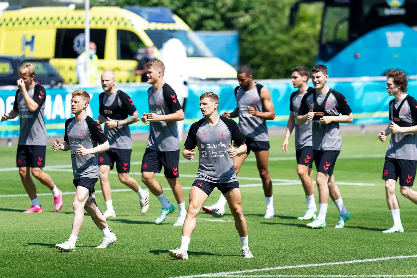 Danmark spiller mod Tjekkiet kl. 18.00 dansk tid lørdag aften.