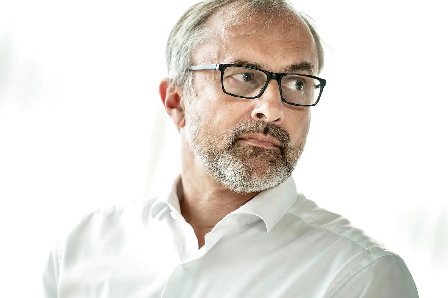 »Selvfølgelig må det være sådan, at der skal lukkes, hvor der er for meget smitte – det er det, der er fundamentet for, at samfundet kan bevæge sig videre og nærme sig normalitet. Den nye model er markant bedre, fordi grænserne er fastsat på et niveau, der er mere fornuftigt,« siger Michael Ziegler, der er konservativ borgmester i Høje-Taastrup Kommune.