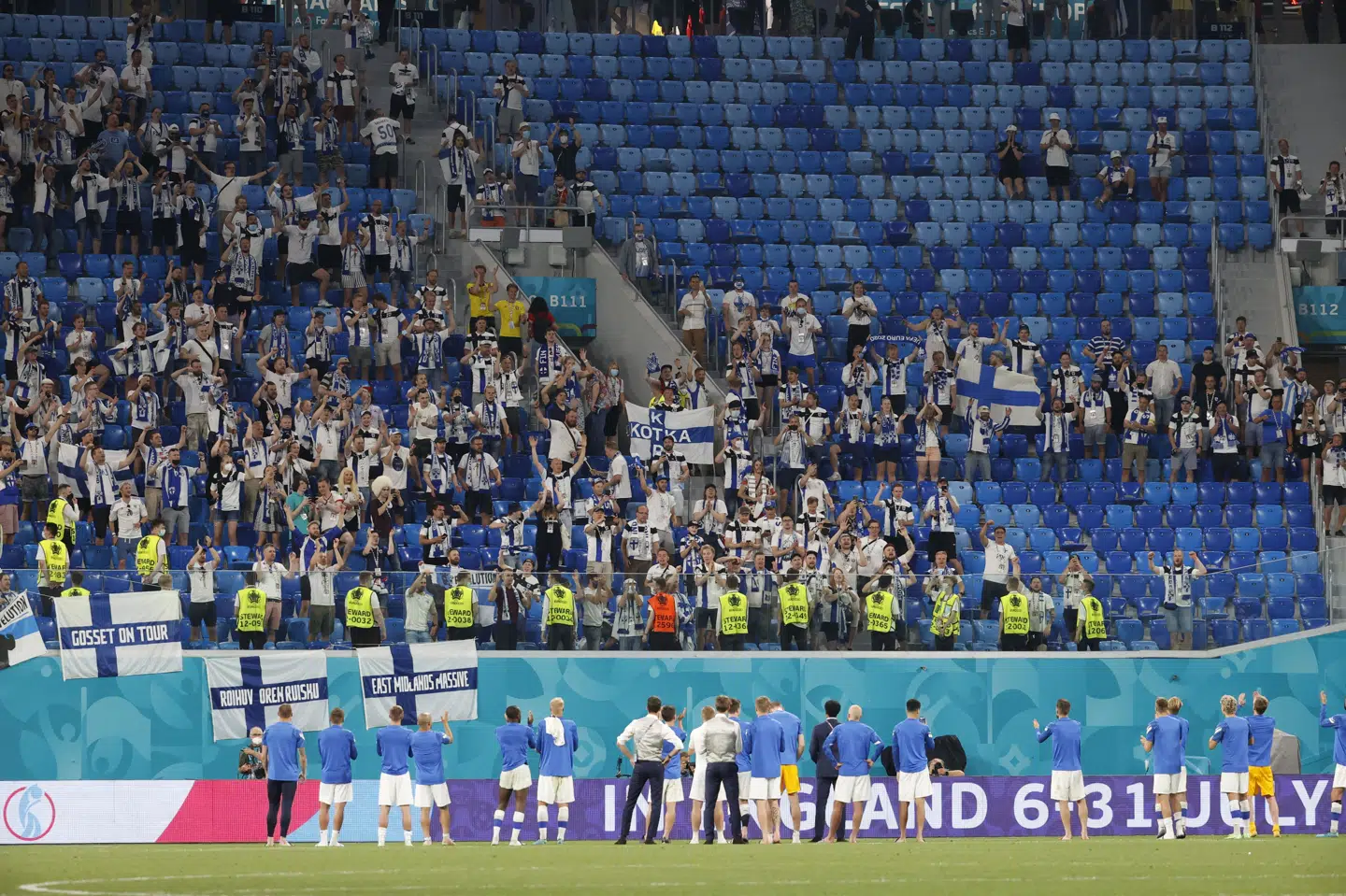 Efter Finlands to kampe i Sankt Petersborg blev der registreret omkring 100 smittetilfælde ved to grænseovergange – de fleste blandt fodboldfans.