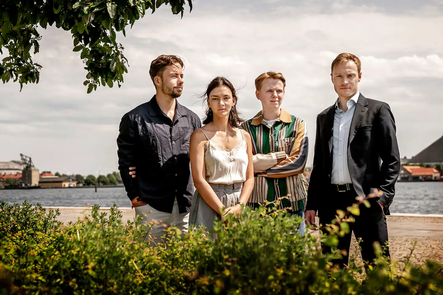 Det nuværende politiske system er ikke appellerende nok for ungdommen, og politikerne på Christiansborg tænker ikke nok på den kommende generations udfordringer. Sådan lyder analysen fra fire unge erhvervskometer, der er gået sammen om at stifte bevægelsen Saga. Fra venstre: Jesper Theil Thomsen, Nima Sophia Tisdall, Carl Kronika, og Alexander Hasenberg.