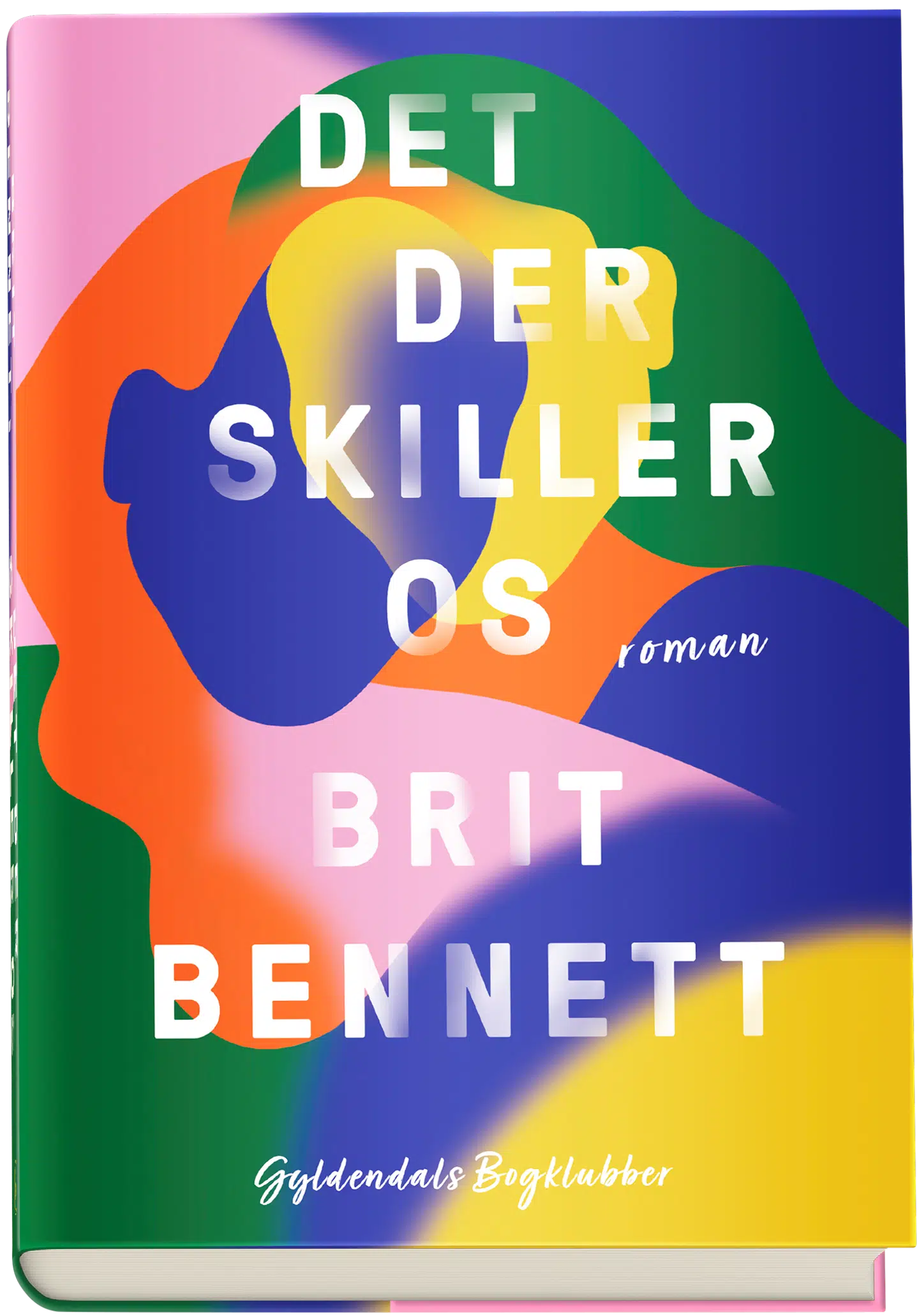 »Det der skiller os« er forfatteren Brit Bennetts store gennembrud. Bogen strøg direkte til tops på New York Times’ bestsellerliste, og den er senere hen blevet en international bestseller. Desuden har streaminggiganten HBO sikret sig filmrettighederne.
