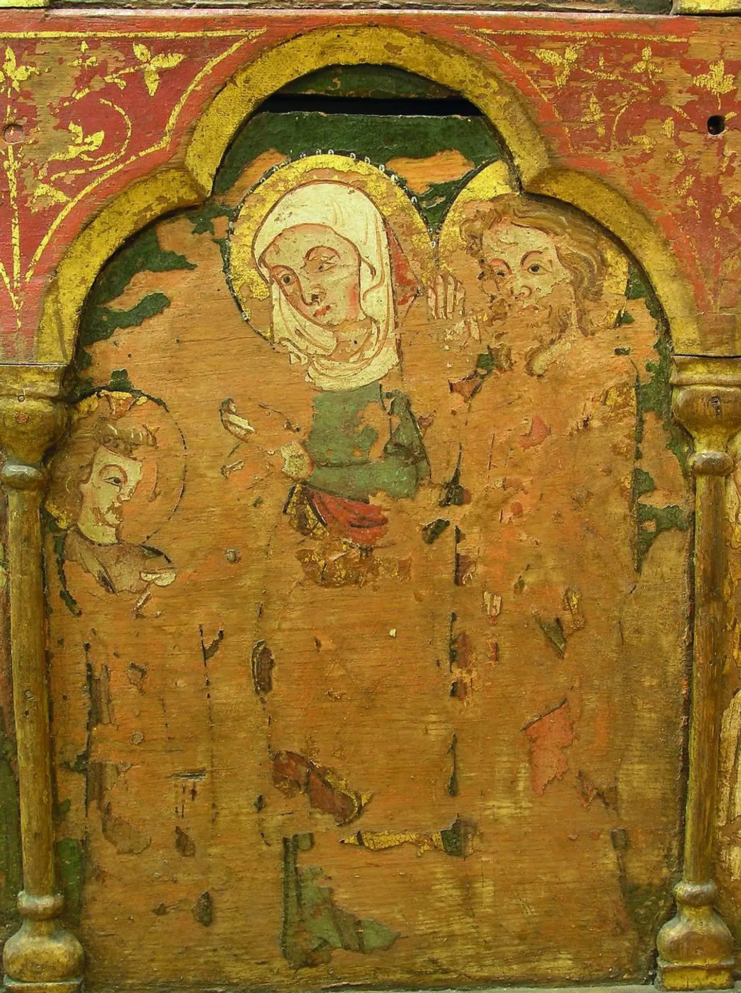 Ifølge Lukasevangeliet bebrejder Maria Jesus, at han ikke er med i følget, da familien drager hjem fra Templet. På denne altertavle fra Løgum Kloster fra ca. 1325 ses Maria og Jesus. Illustration fra bogen.