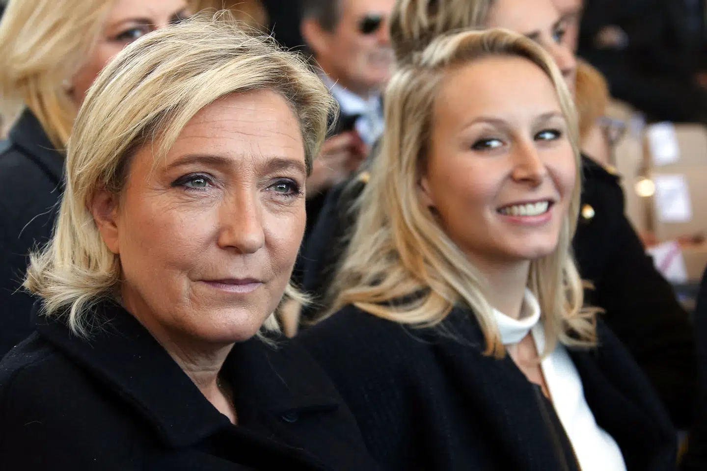 Marion Maréchal-Le Pen (til højre) og hendes tante, Marine Le Pen, har flere gange revset den franske fodboldspiller Karim Benzema – men ikke på grund af præstationerne på banen. Inden Marion Maréchal-Le Pen trak sig fra politik i 2017, sagde hun: »Hvis han ikke er glad her, så lad ham slippe, så han kan spille for sit land (Algeriet, red.).
