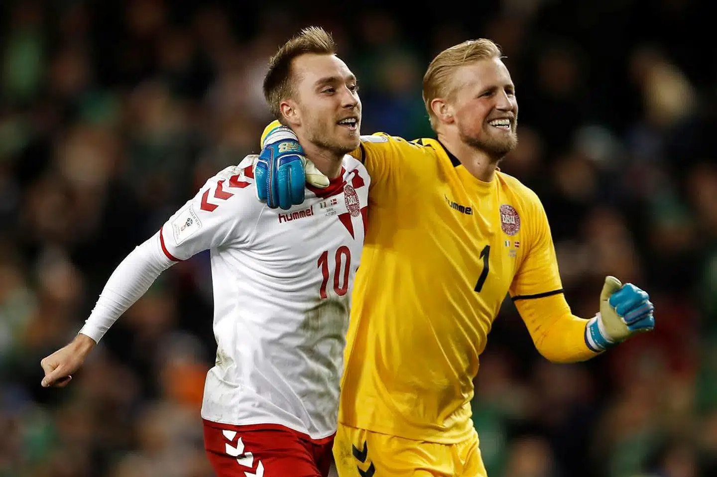 »Vi skal, som Kasper Schmeichel har lært os, bede hinanden om kærlighed til Danmark, da dette ganske enkelt er mange års værdidebat skåret ind til benet. Jeg havde ikke troet, at det fodboldlandshold, der så længe har syntes drænet for lidenskab, skulle blive midtpunkt i erkendelsen,« skriver Sørine Gotfredsen.