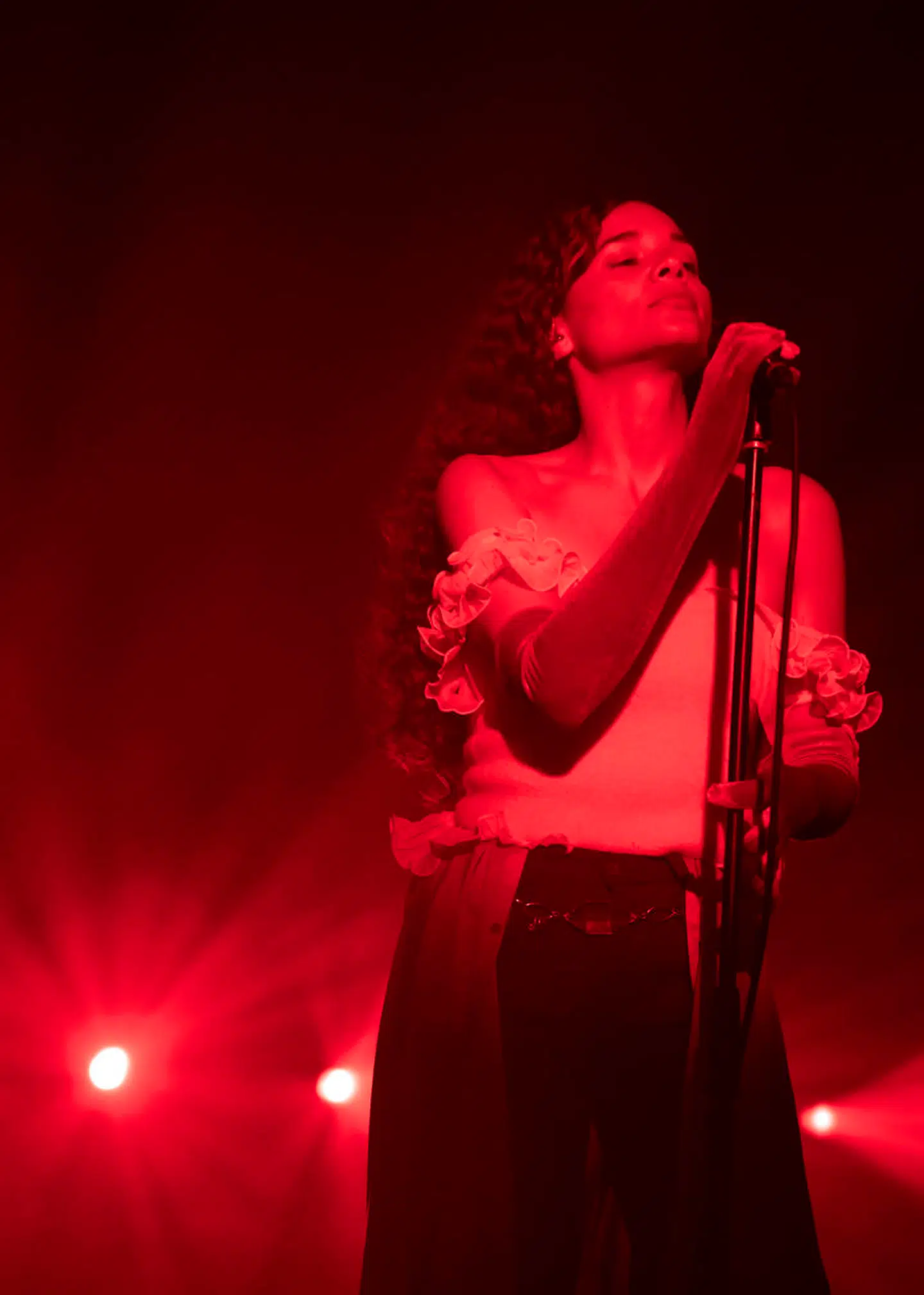 Det moment, Berlingskes anmelder havde ventet på, opstod, da den danske r&b-sangerinde Erika de Casier gik på scenen.