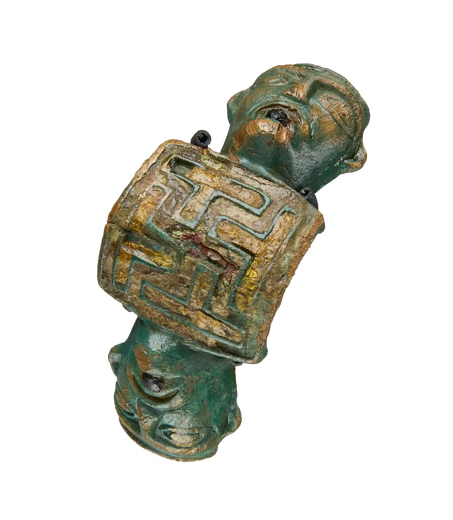 En lille dobbelthovedbeslag er et krigsbytte fra Irland. Beslaget er støbt af bronze og dekoreret med gul emalje. Det kan have siddet på et hængekar produceret i det irske område. Fundet ved Bringstrup, Sjælland og er fra 700-/800-tallet.