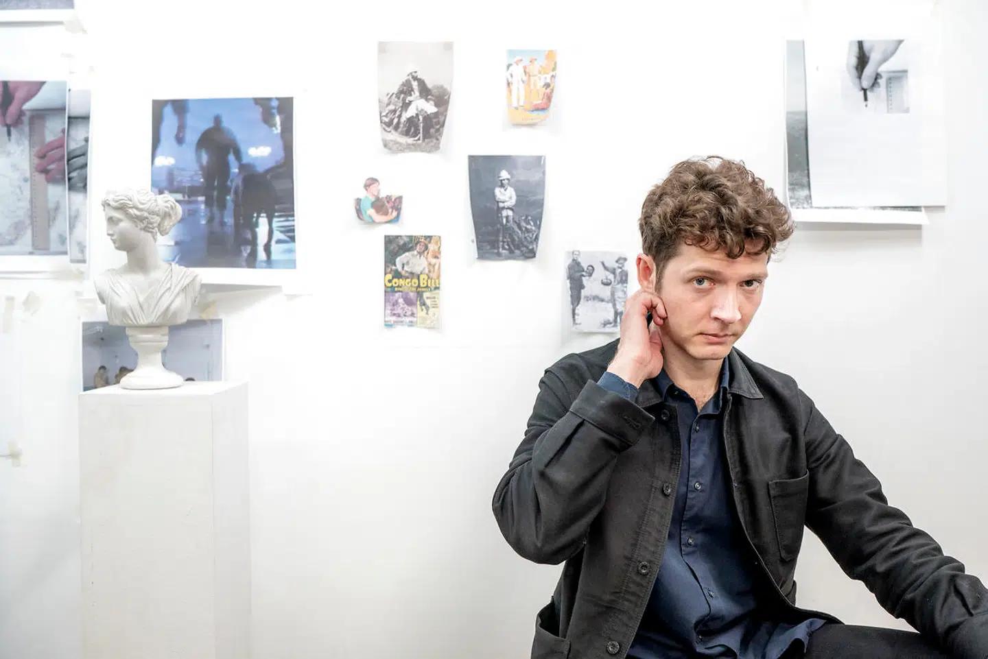 Johannes Sivertsen er stærkt inspireret af maleren Delacroix og maler bl.a. om oprøret i Algeriet. Foto: Søren Bidstrup.