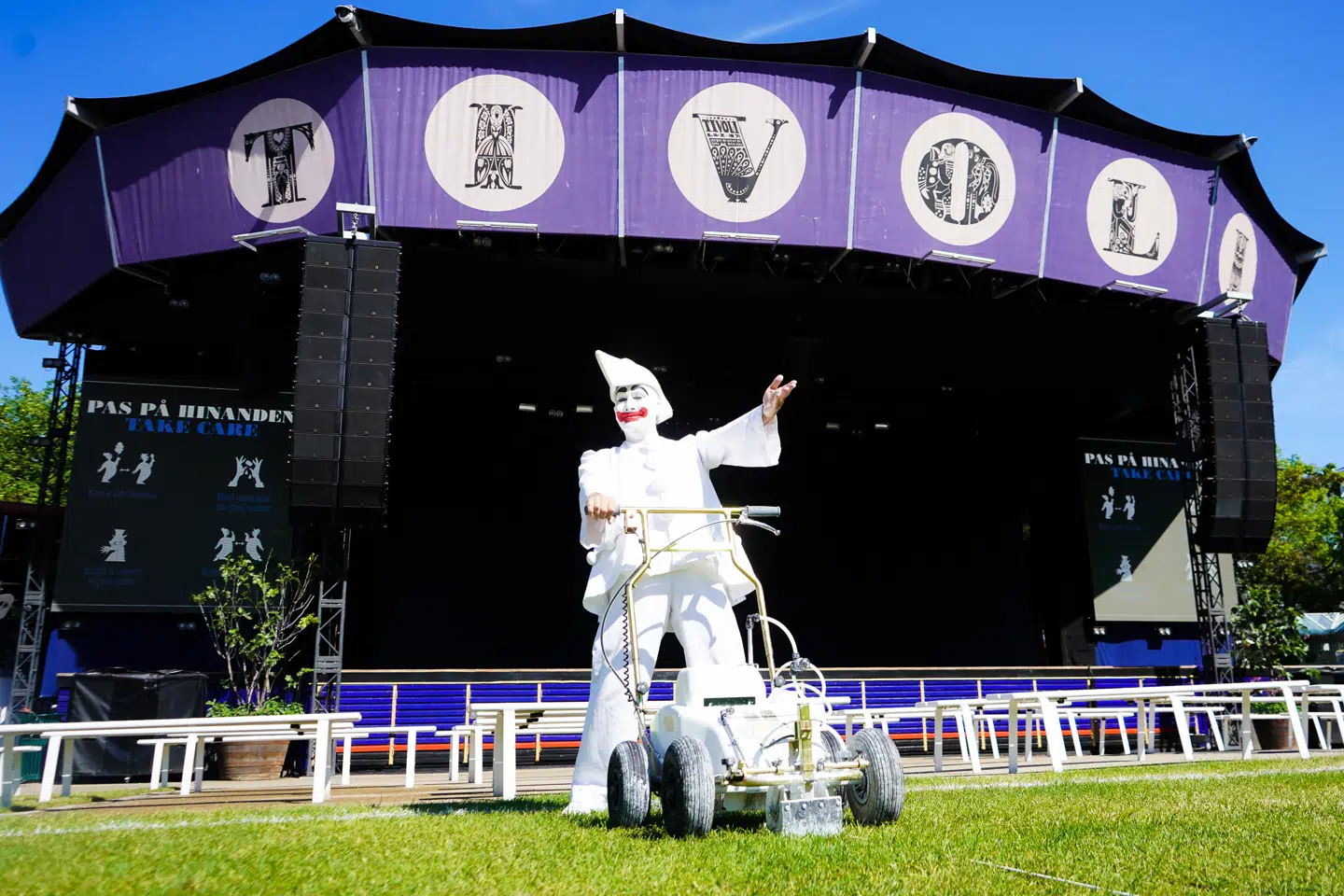 Armbåndene til storskærmsarrangementet bliver fordelt efter først til mølle-princippet, skriver Tivoli.