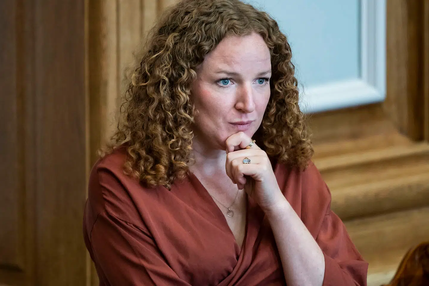 Enhedslistens Rosa Lund vil lære af de svenske socialisters strategi om tydelige røde linjer. Den strategi der mandag førte til mistillid til den svenske statsminister Stefan Löfven.