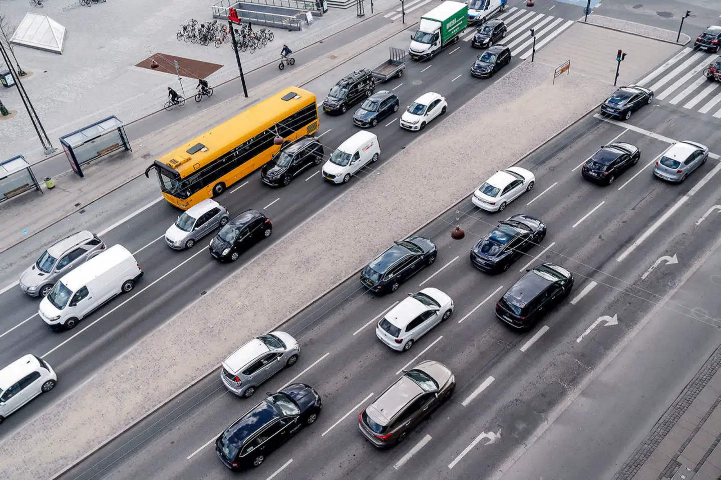 Hovedstadens politikere bør sætte ind på beboerlicenser og parkeringsafgifter, hvis de vil af med trængsel, mener forsker.