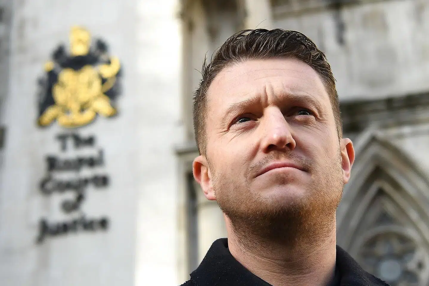 »Jeg har ikke bedrevet hverken vaccine-fake news, injurier eller lignende. Derimod har jeg i et par opslag for halvandet års tid siden ved navn omtalt den britiske højrefløjsaktivist Tommy Robinson, som på et tidspunkt var genstand for en del blæst i Danmark,« skriver Tom Jensen om Facebook-sanktion.