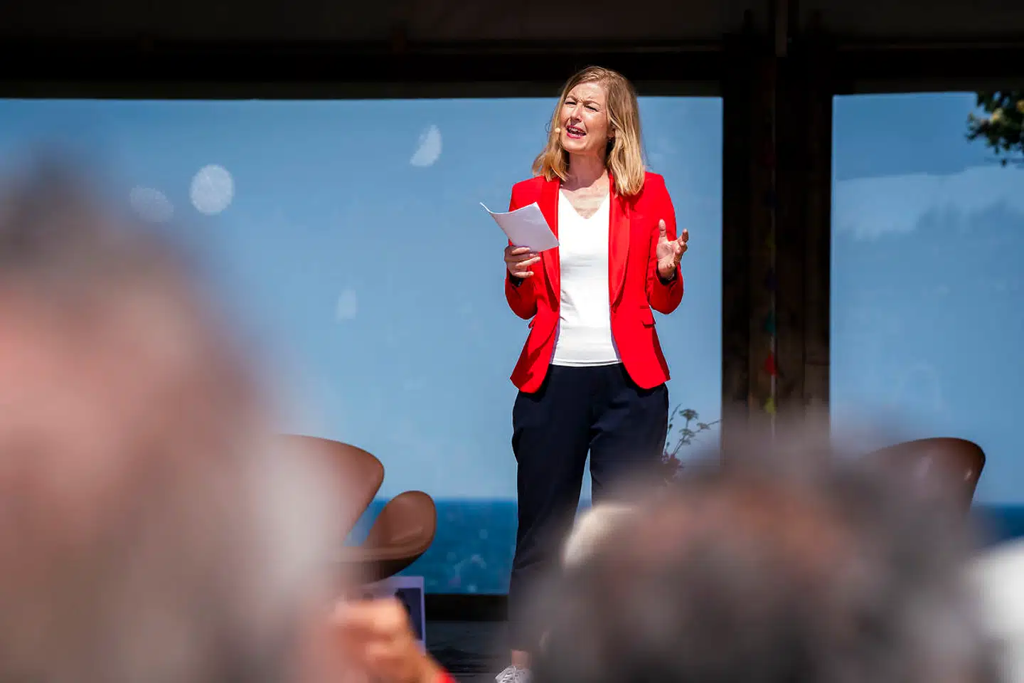 På trods af den røde jakke, er Sofie Carsten Nielsen (RV) ikke afvisende over for at indgå i et regeringssamarbejde med de blå partier udover Nye Borgerlige og Dansk Folkeparti.