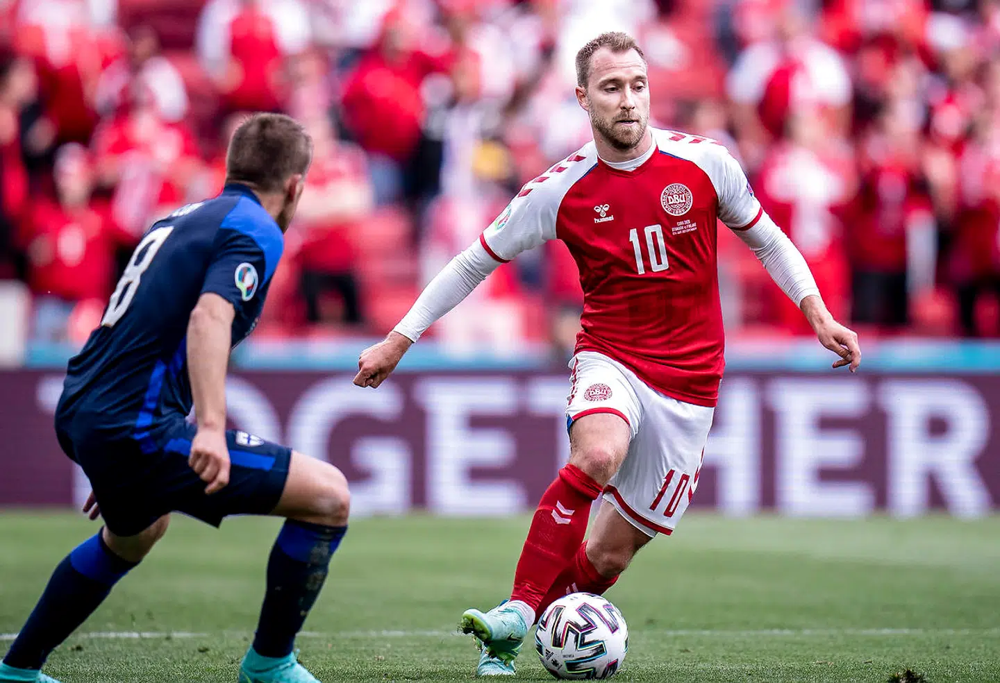 Christian Eriksen faldt om i det 43. minut mod Finland.