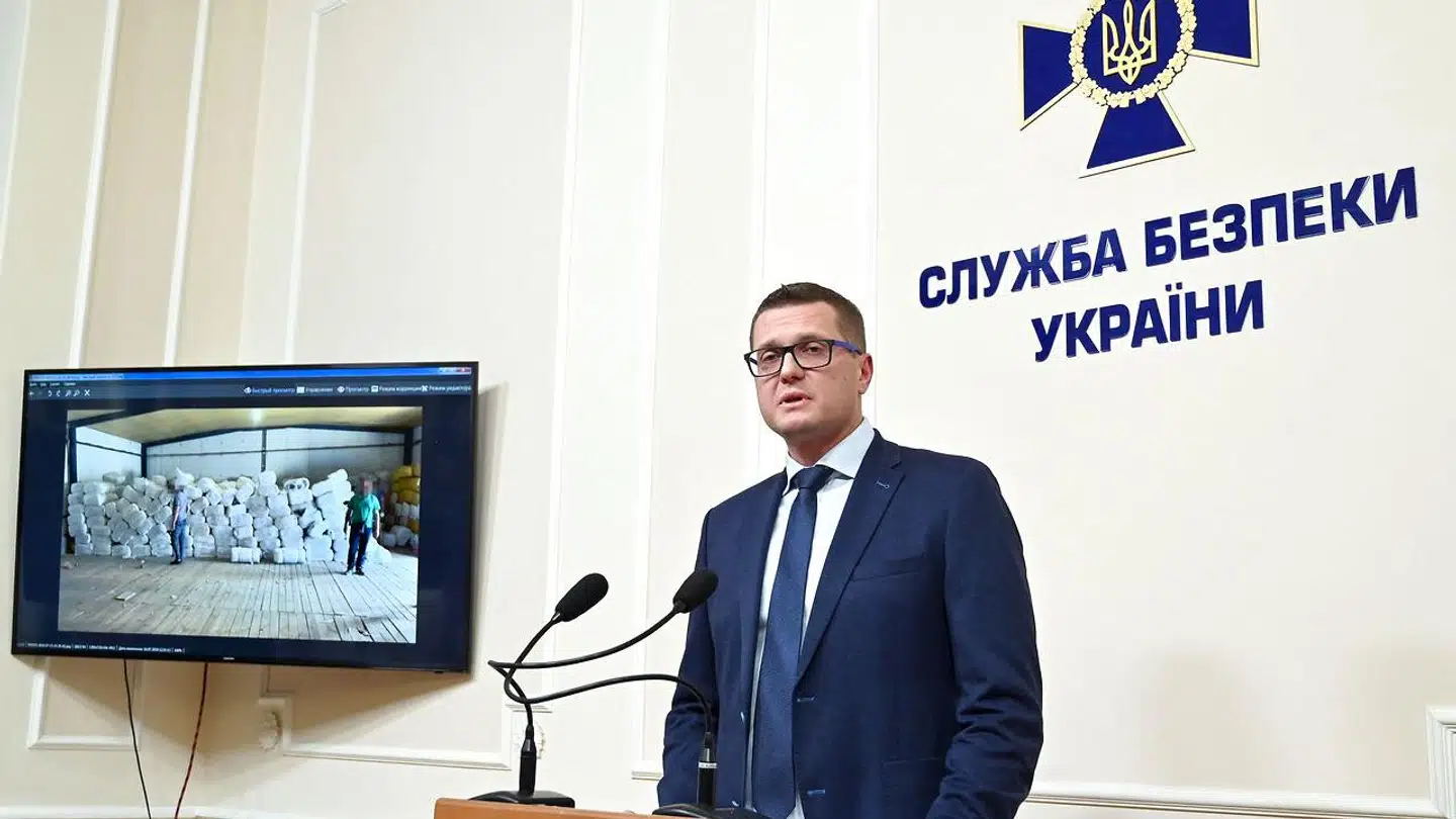 Chefen for den ukrainske sikkerhedstjeneste, Ivan Bakanov, fortæller på en pressekonference i Kiev, hvordan ukrainsk politi har slået til mod en berygtet hackergruppe, der låser data med en kode og kræver løsepenge for at udlevere den.