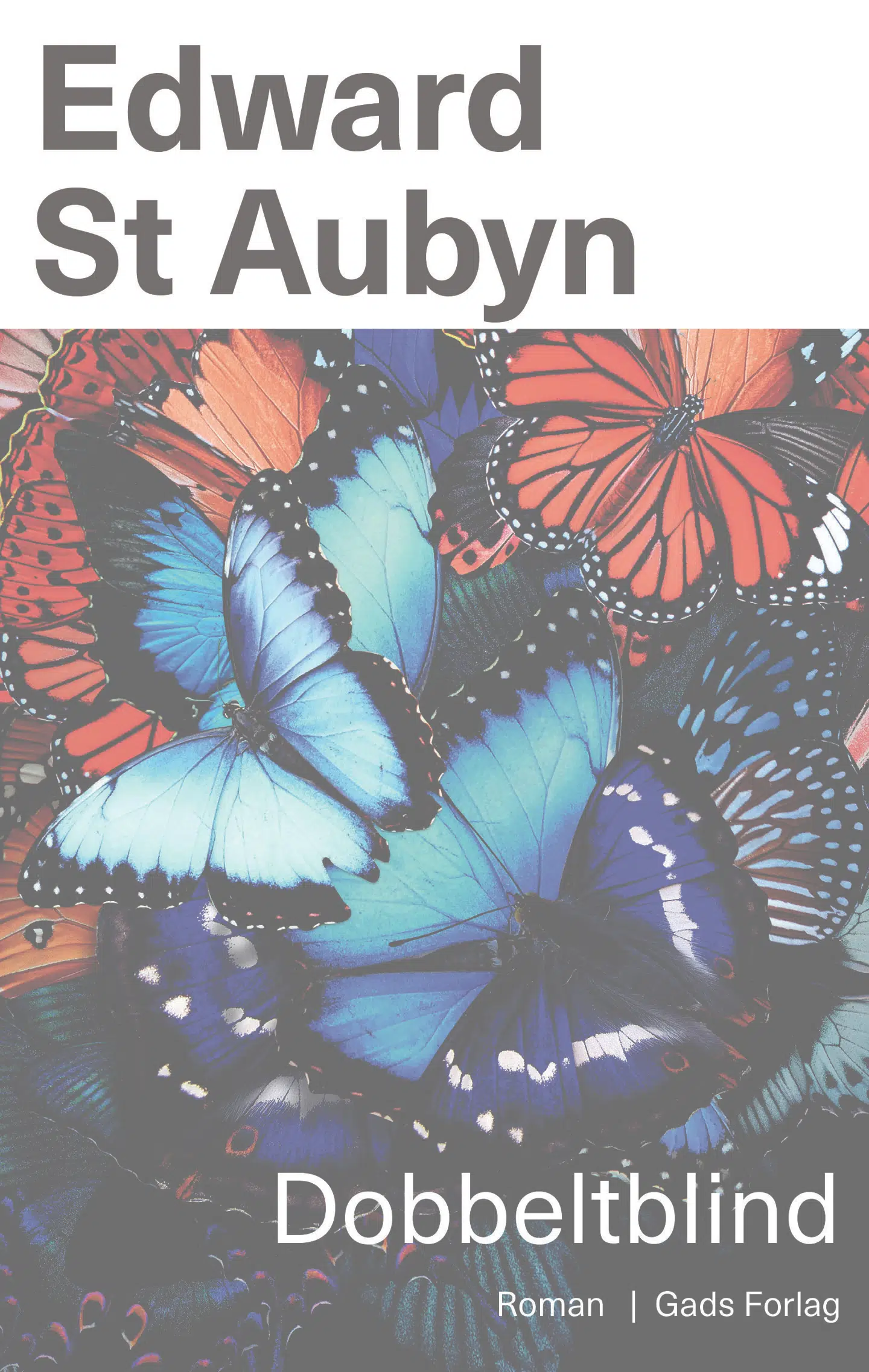 »Havde det ikke været mit arbejde at anmelde litteratur, var »Dobbeltblind« ikke en roman, jeg havde spildt mere end 10-15 sider på,« skriver Anne Sophia Hermansen i sin anmeldelse.