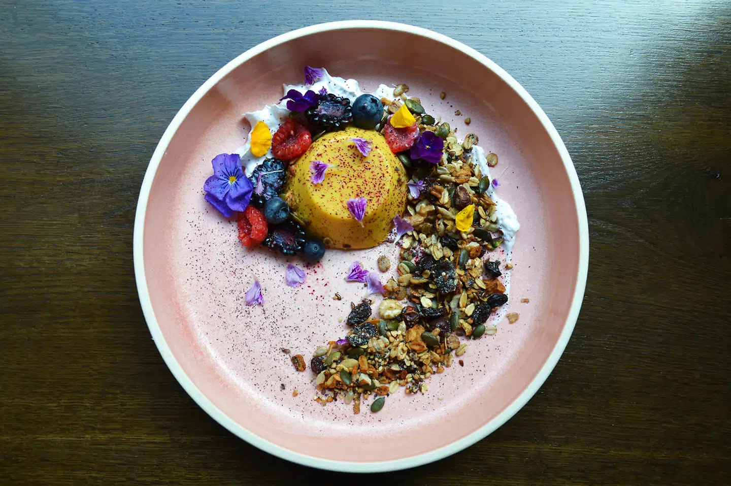 Den klassiske brunch er et levn fra fortiden, mener indehaverne af Cadence, som netop er åbnet på Vesterbro. De har sat sig for at nytænke måltidet mellem morgenmad og frokost.