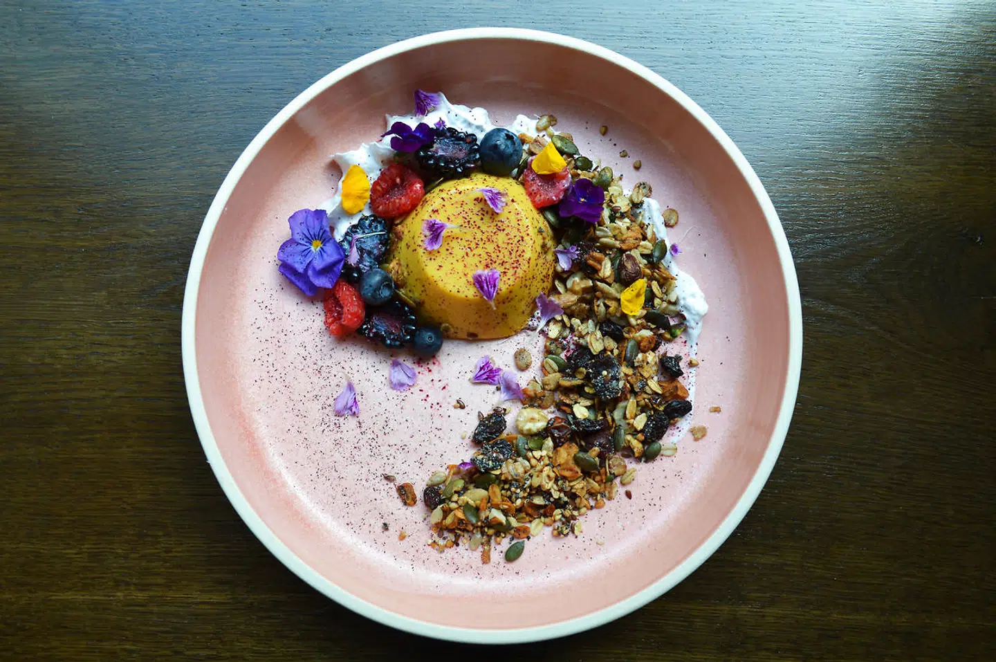 Den klassiske brunch er et levn fra fortiden, mener indehaverne af Cadence, som netop er åbnet på Vesterbro. De har sat sig for at nytænke måltidet mellem morgenmad og frokost.