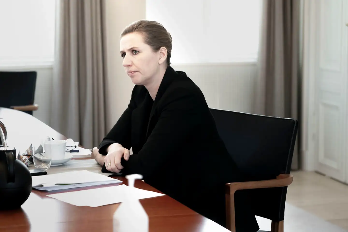 Statsminister Mette Frederiksen (S) har mere end nogen anden politiker været synonym med håndteringen af coronakrisen i Danmark. Det bragte hende og hendes parti på en voldsom optur, mens krisen stod på. Nu ser mange af de tilkomne vælgere dog ud til at være væk igen, og statsministeren kan ifølge erfarne forskere se frem til en mere udfordrende hverdag. Arkivfoto: Asger Ladefoged