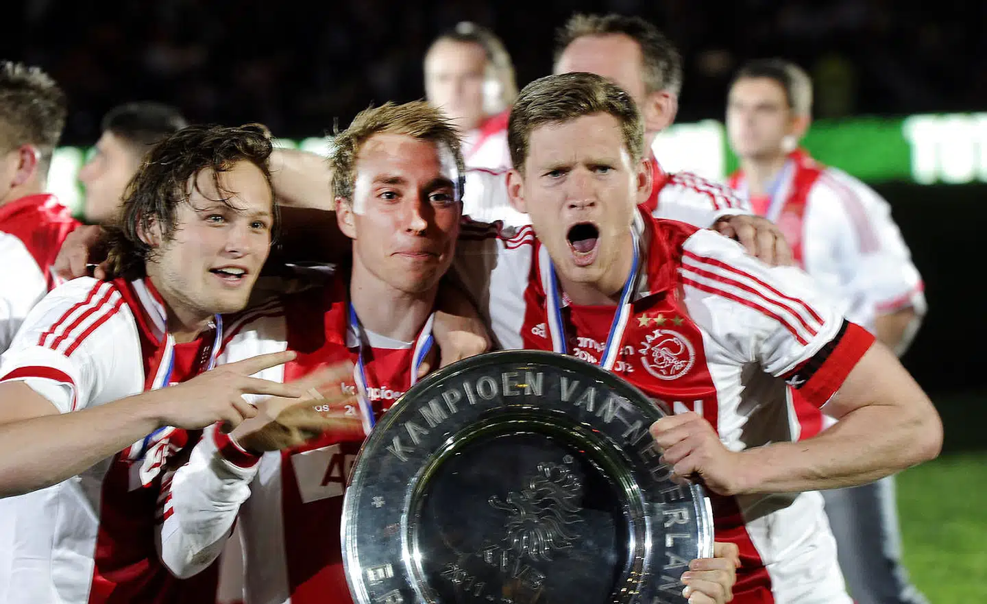 Daley Blind (tv.) og Christian Eriksen fejrer en af de titler, de sammen vandt som klubkammerater i Ajax Amsterdam i begyndelsen af 2010erne.