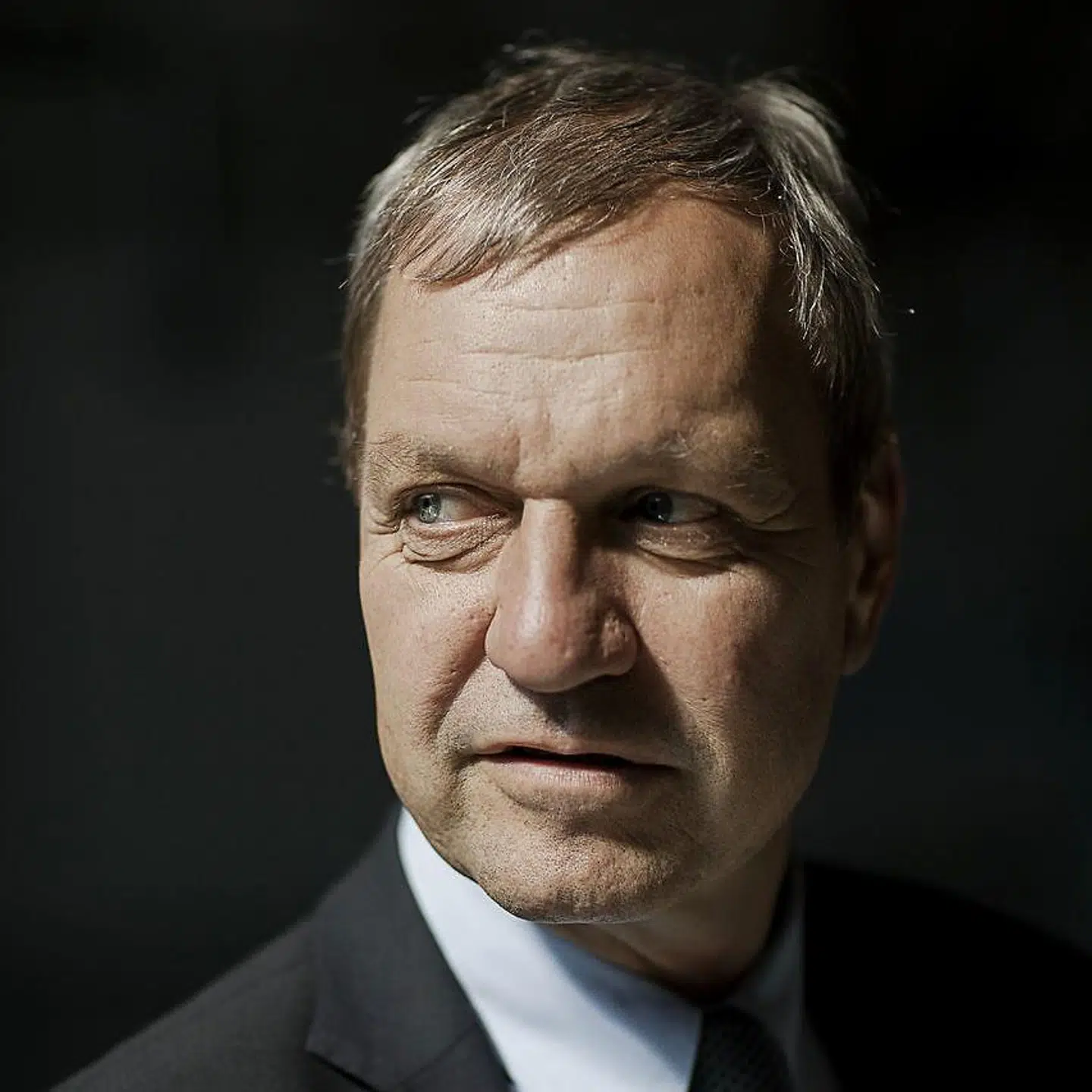 Lars Thuesen, hovedaktionær og bestyrelsesformand i Basisbank, indgiver nu bankens licens.