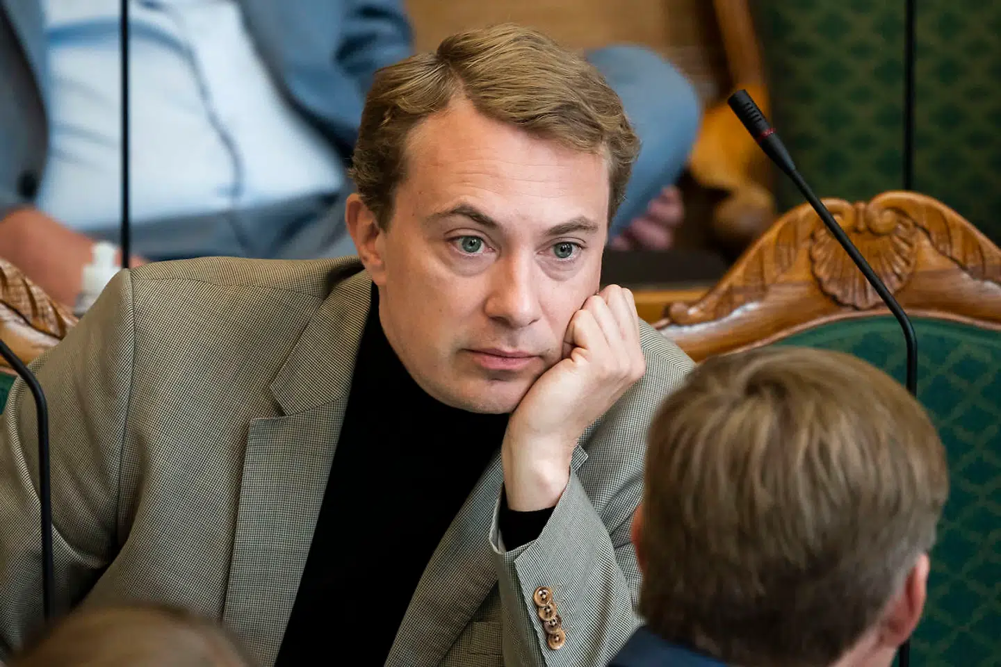 Morten Messerschmidt (DF) udtalte sig torsdag om en Radio Loud-medarbejders sygdomsforløb på en sådan måde, at den pågældende medarbejder – Cecilie Lange – mener, at hun blev identificerbar.