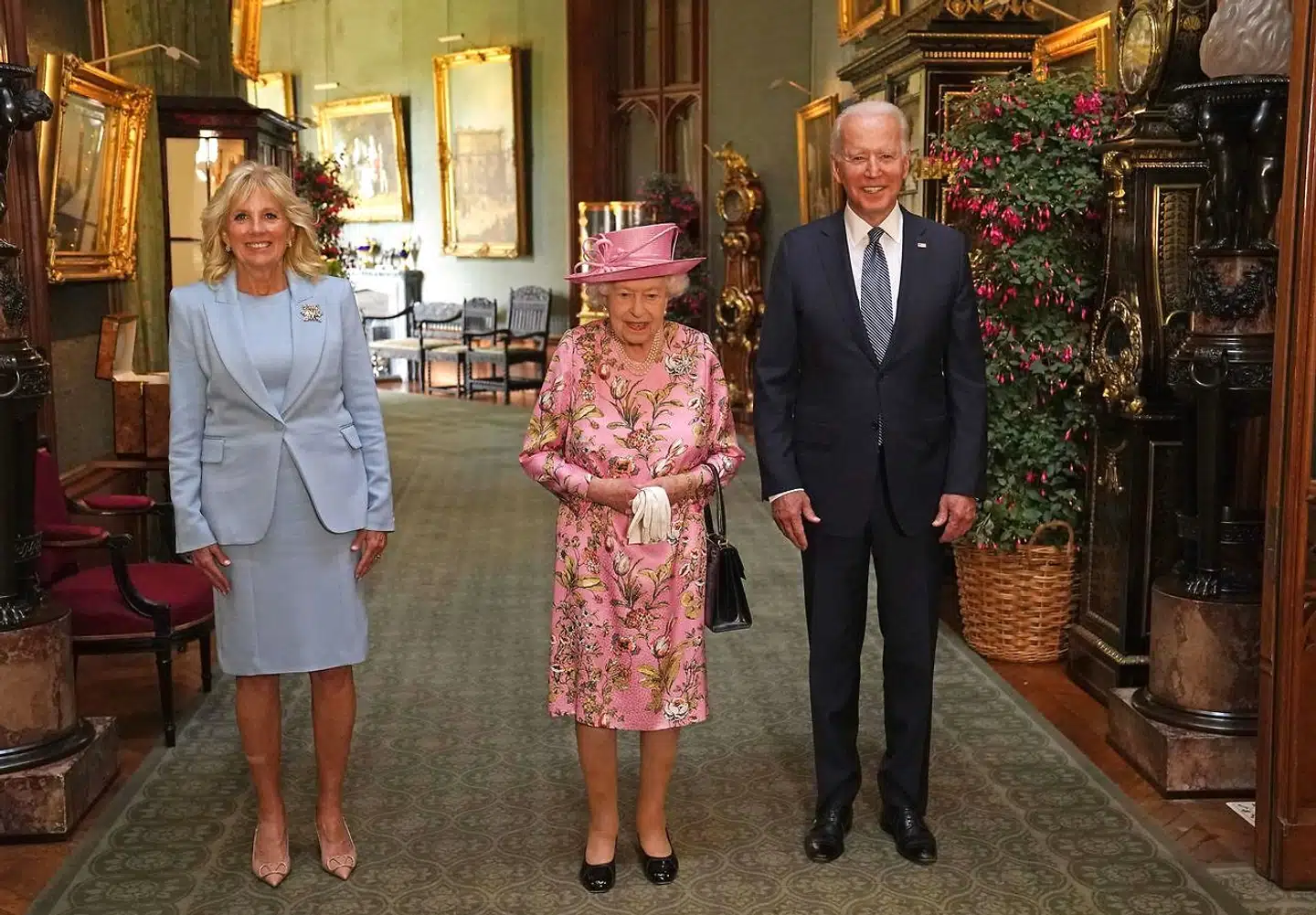 Det officiele portræt fra Biden-parrets besøg på Windsor Castle.