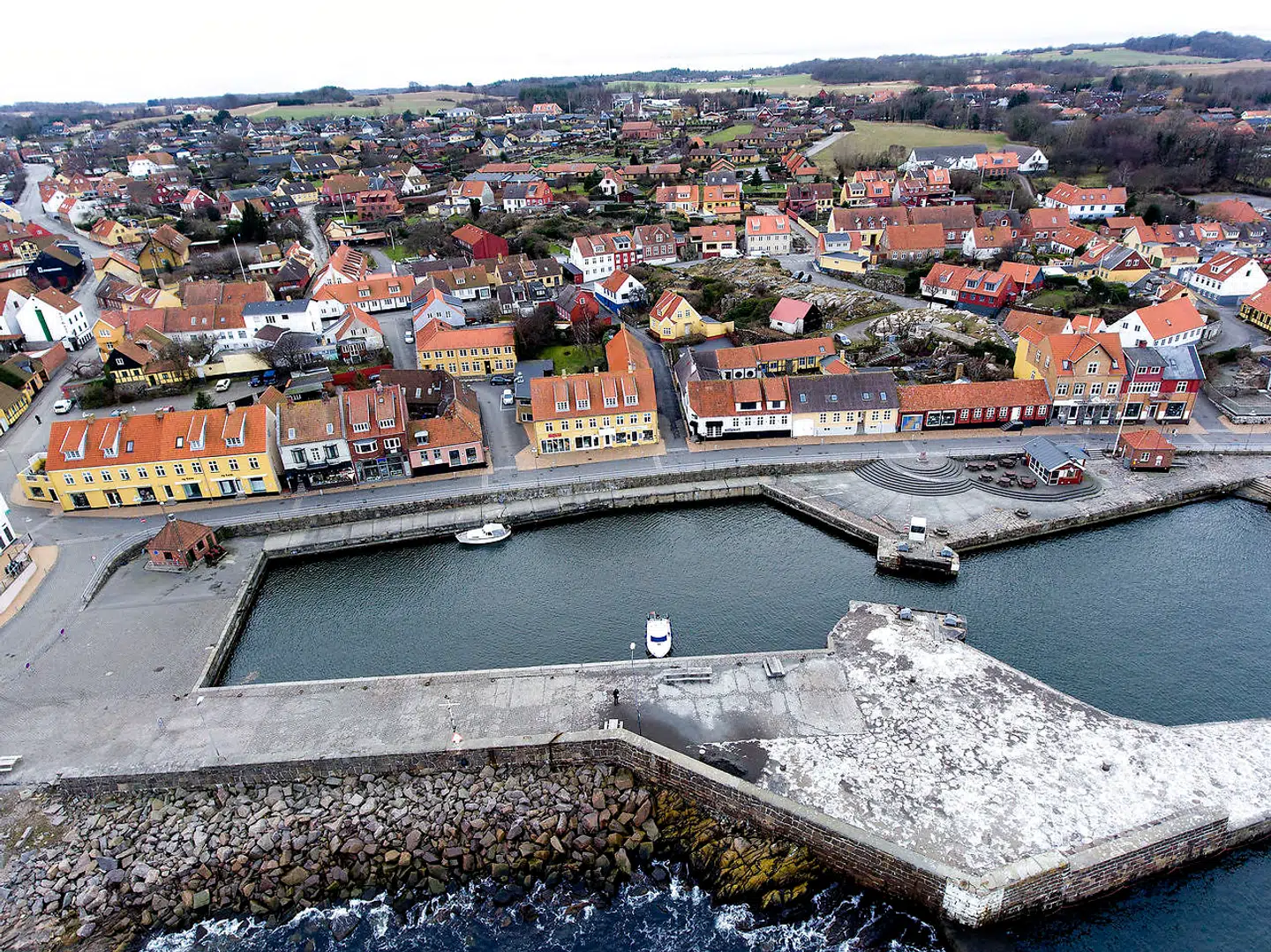 Et politisk flertal i Bornholms Regionskommune har anmodet otte andre kommuner i Region Hovedstaden om delvist eller helt at overtage deres flygtningekvoter for 2022. Arkivfoto: Nils Meilvang/Ritzau Scanpix
