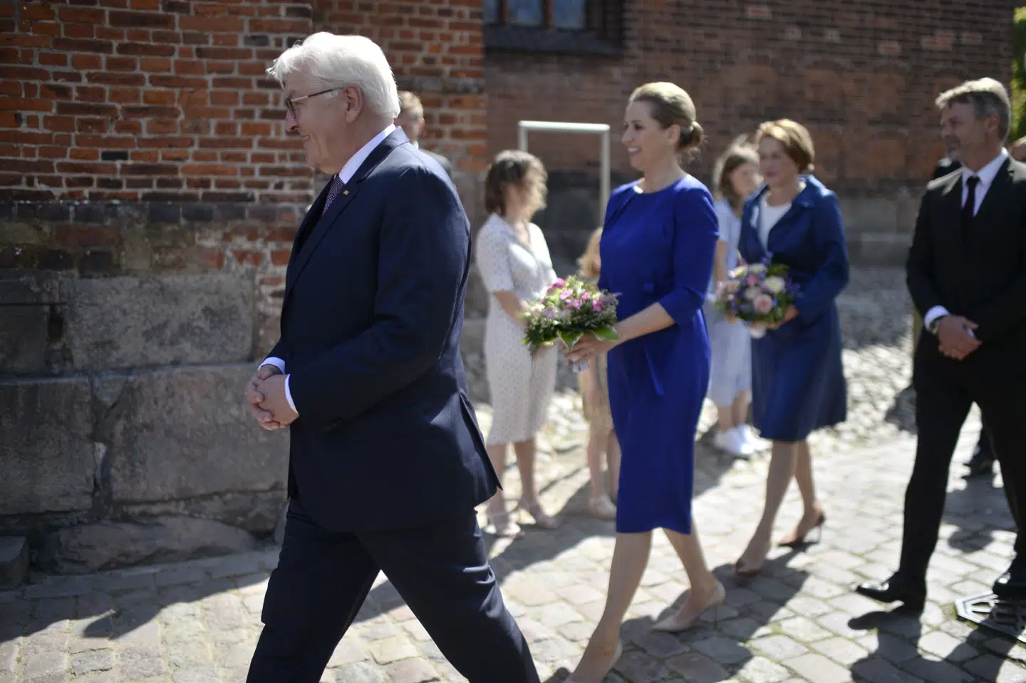 Ved den dansk-tyske festgudstjeneste i Haderslev Domkirke deltager også statsminister Mette Frederiksen, Tysklands Forbundspræsident Frank-Walter Steinmeier samt ægtefæller.