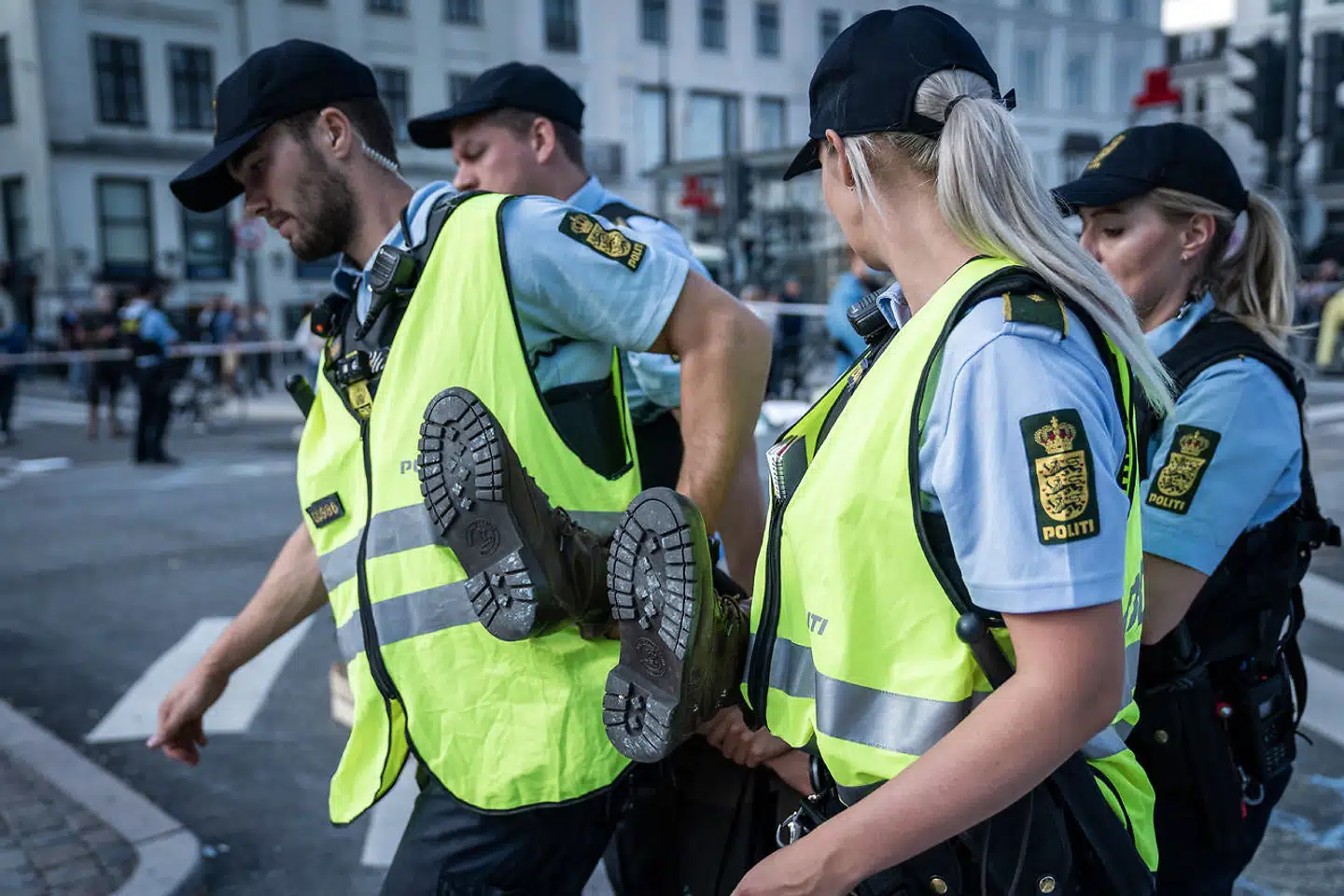 »Det kan de glemme,« lyder det fra Enhedslisten om Politiforbundets idé om at indføre et afstandskrav om, hvor tæt borgere må komme på politibetjente, der er i færd med at løse en politiopgave.