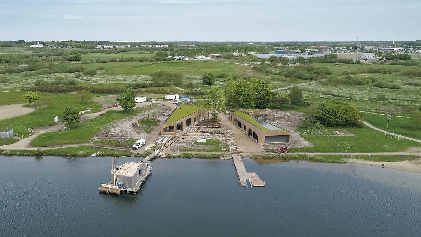 Fuglsang Sø ved Herning er en 28 hektar stor kunstig sø. Stedet er nu sammen med de ny faciliteter Blå Rum center for udendørsaktiviteter. Søen er fremkommet som følge af motorvejsbyggeri, da materiale til motorvejen er hentet fra det sted, der nu er sø.