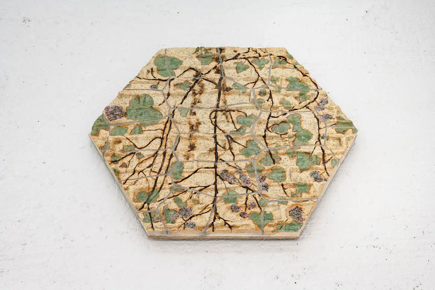 »Pulling Weeds. Horticultural Resistance in Clay Continued«, Tue Greenfort, 2021. Med tilladelse fra kunstneren og KÖNIG GALERIE Berlin, London, Seoul.