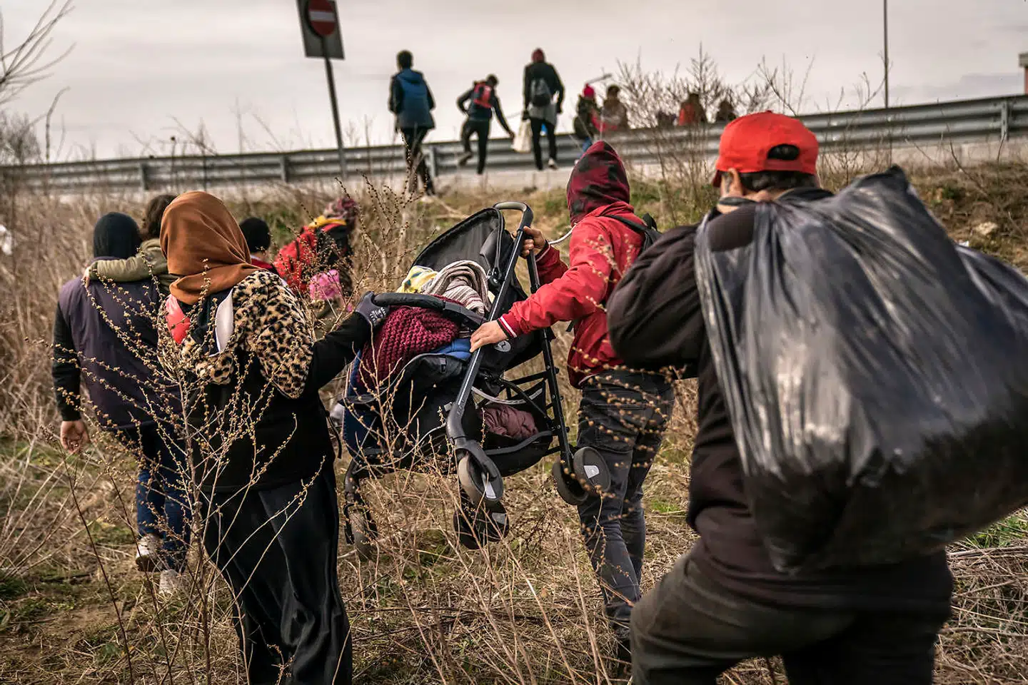Tusinder af flygtninge og migranter havnede sidste år som ufrivillige statister i en magtkamp mellem Tyrkiet og EU. Siden har coronapandemien sat flygtningestrømmen på pause. I mellemtiden har Grækenland udviklet nye metoder til at afskrække til tilrejsende.