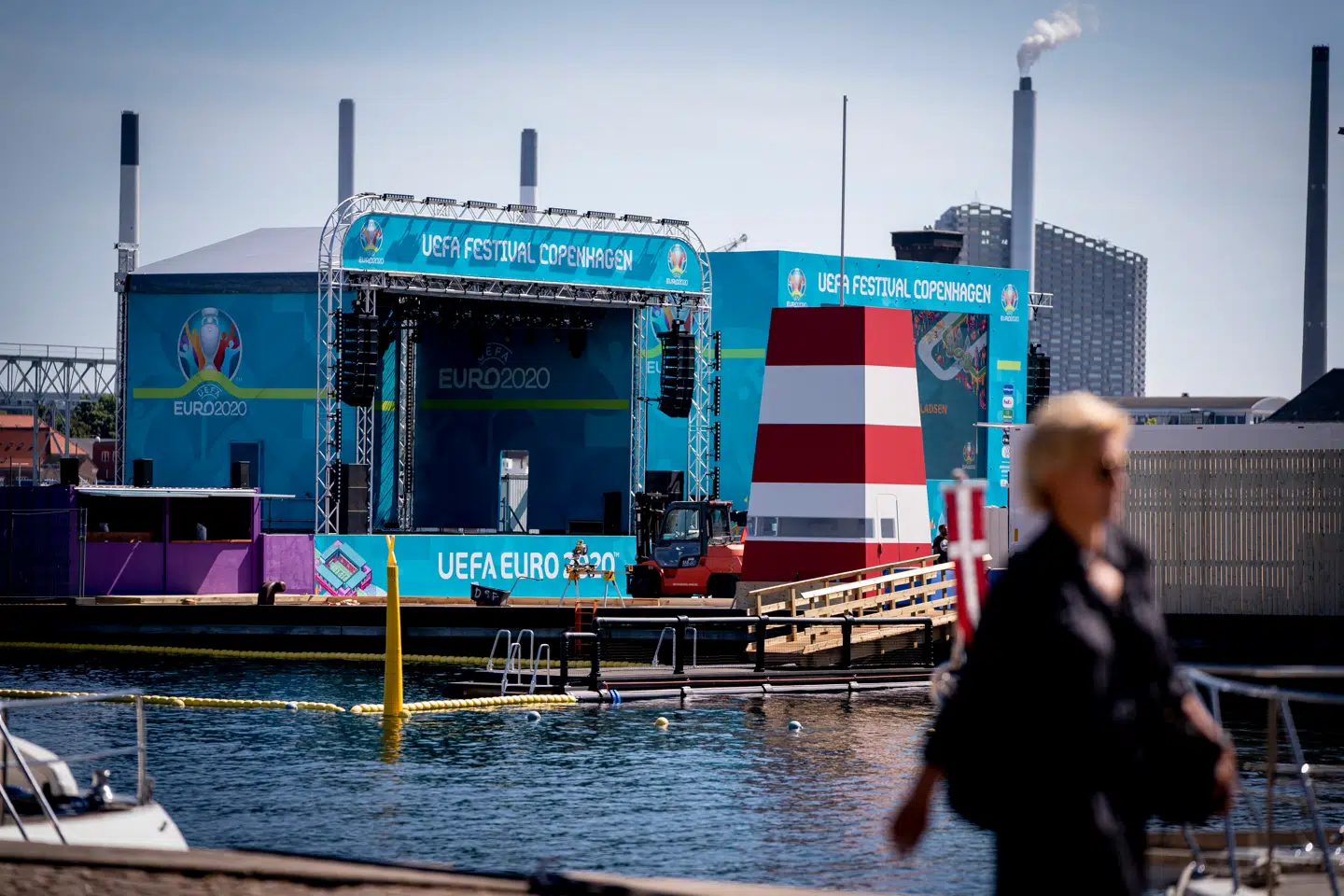 Den første kamp bliver spillet fredag den 11. juni, mens den første danske kamp bliver sparket i gang dagen efter.