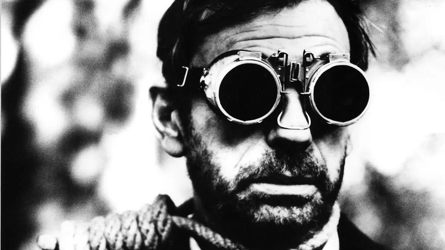 Østeuropa og Rusland blev efter Anden Verdenskrig plaget af en række antijødiske kampagner. Digteren Ivan Malinowski, der havde været frihedskæmper under besættelsen, rejste til Østeuropa med fare for sit eget liv for at hjælpe forfulgte jøder. En skelsættende film om disse antijødiske kampagner var »Tilståelsen« (1971) med Yves Montand i hovedrollen som den jødiske politiker Rudolf Slansky, der sammen med andre jøder blev sat på anklagebænken og senere hængt.