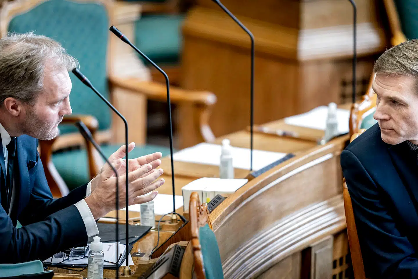 »Jeg er mildest talt rasende,« siger Dansk Folkepartis retsordfører, Peter Skaarup, om en historie, der har fået andre kritiske politikere på banen.