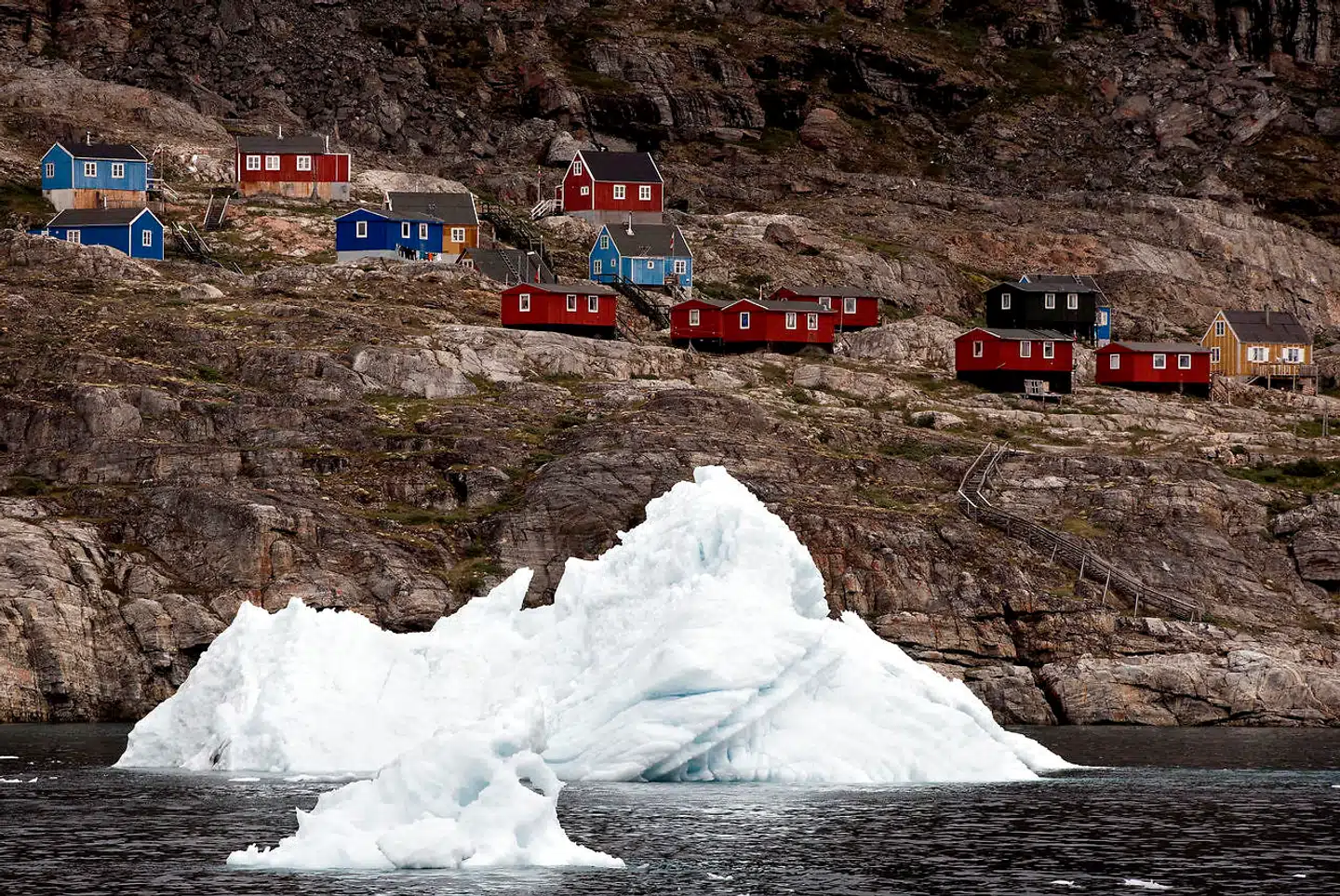 Regentparrets besøg i Grønland den 8.-22. juli 2015 i forbindelse med sommertogt med Kongeskibet Dannebrog. Regentparret besøger Ukkusissat, en lille bygd med knap 150 indbyggere i Vestgrønland mandag d. 13 juli 2015. (Foto: Linda Kastrup/Scanpix 2015)