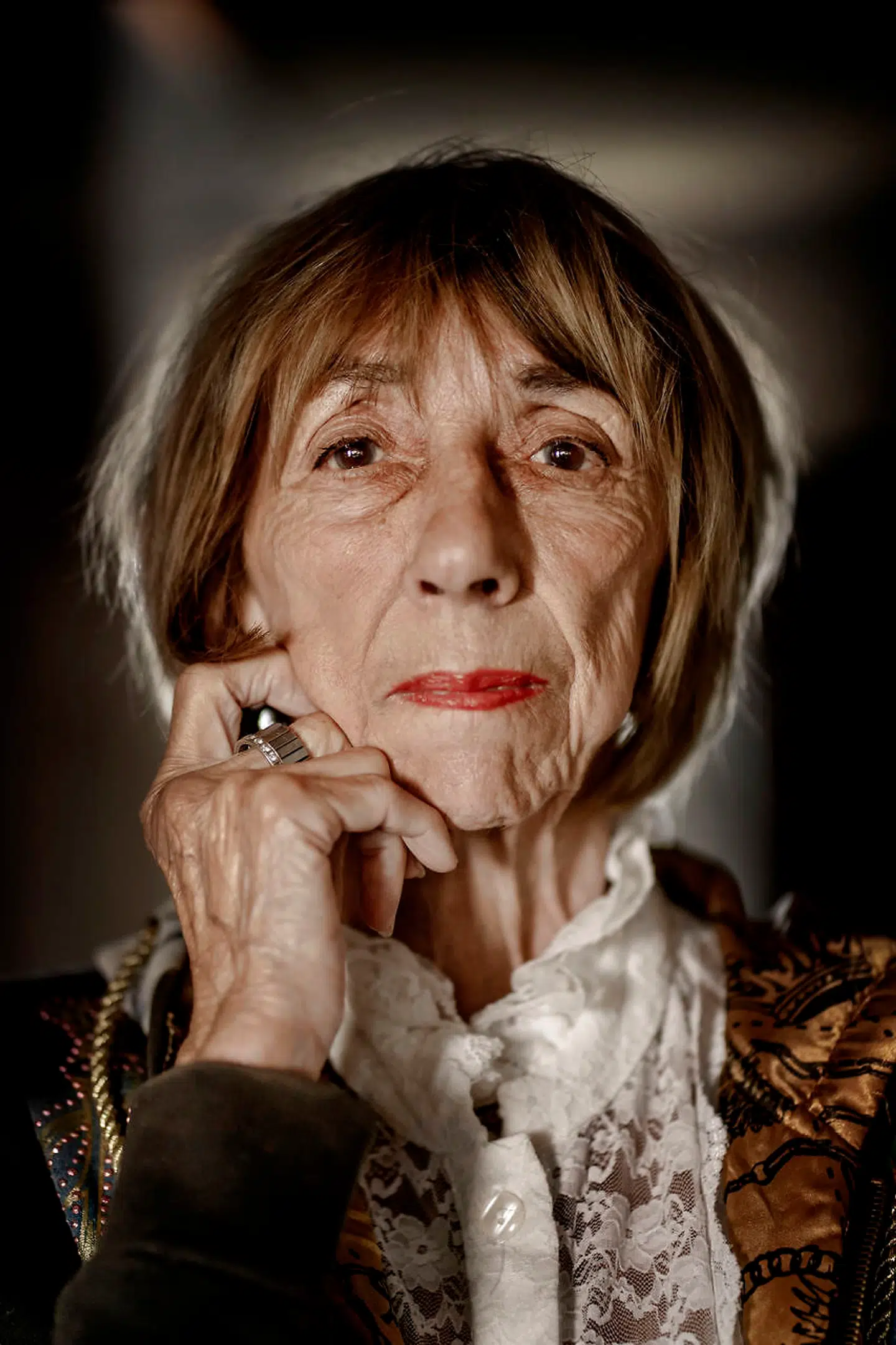 »Han gjorde aldrig os noget. Aldrig nogensinde. Det var os selv indbyrdes, der havde fest og farver, du ved. Vi tog det ikke så højtideligt med et lille kys her og et klap der,« siger Dorte Bülow om Simon Spies.