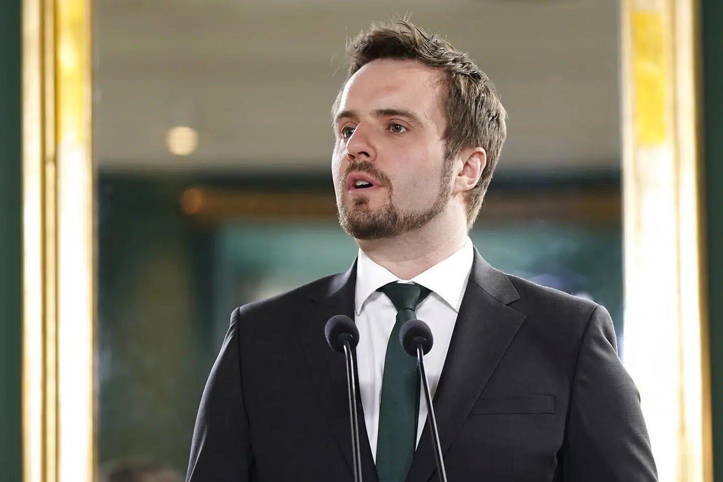 Erhvervsminister Simon Kollerup (S) havde en plan med minusrenter, men modtog dødskysset af Dansk Folkeparti.