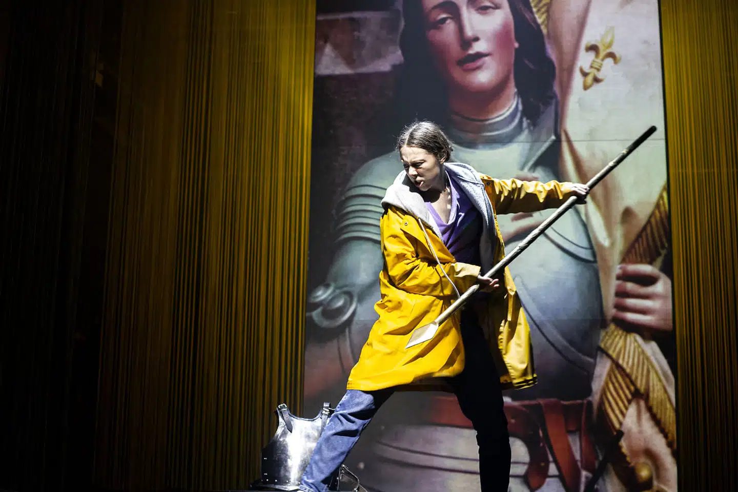 Teatre melder om stort set udsolgt, skriver Politiken. Det gælder blandt andet Aveny-T på Frederiksberg, som i øjeblikket spiller forestillingen »Mit navn er Greta« med Karla Løkke i hovedrollen som klimaaktivisten Greta Thunberg.